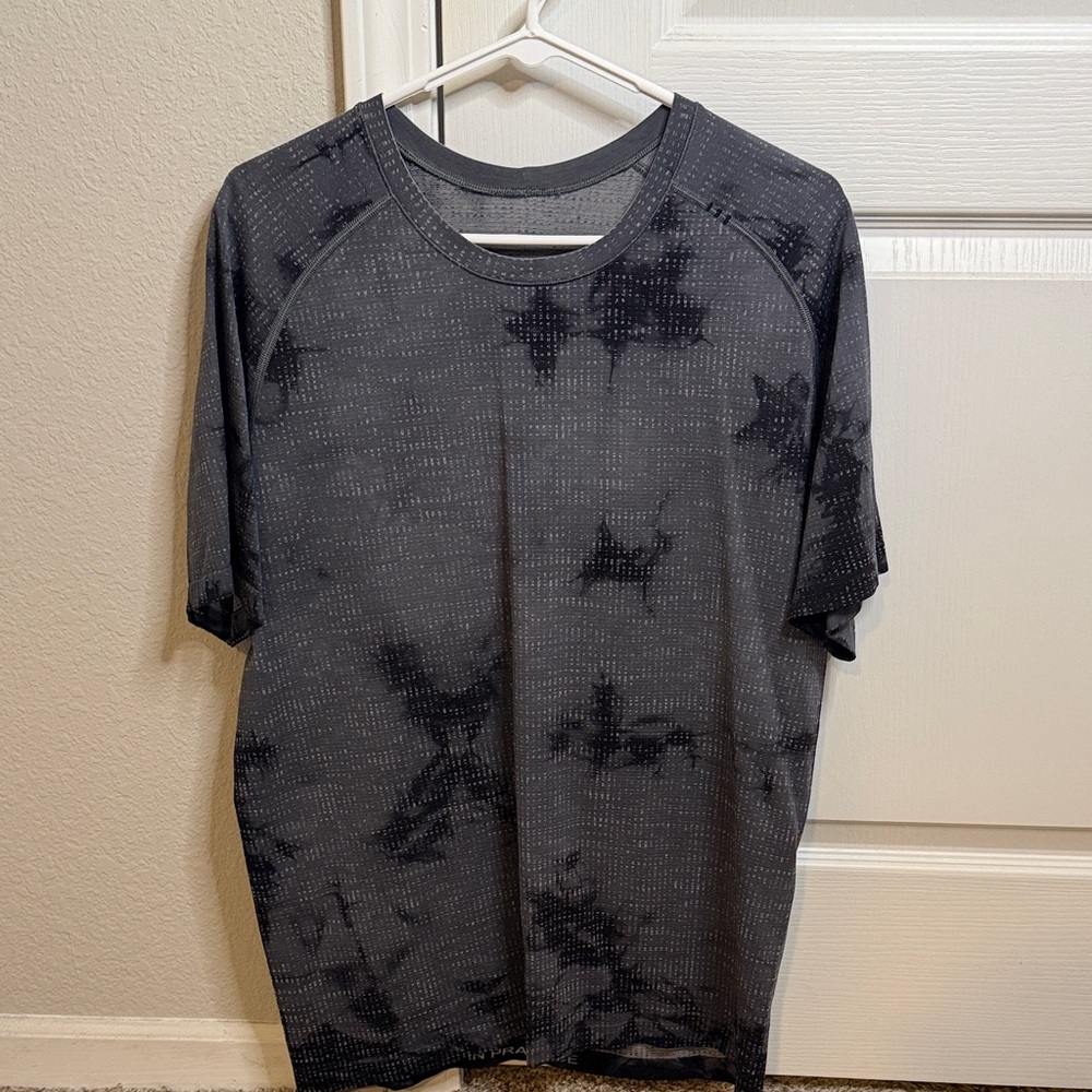 lululemon athletica Black and Gray Short Sleeve Tee